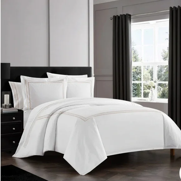 Chic Designs Alexander Duvet Set Queen in Gold - Picture 2 of 3